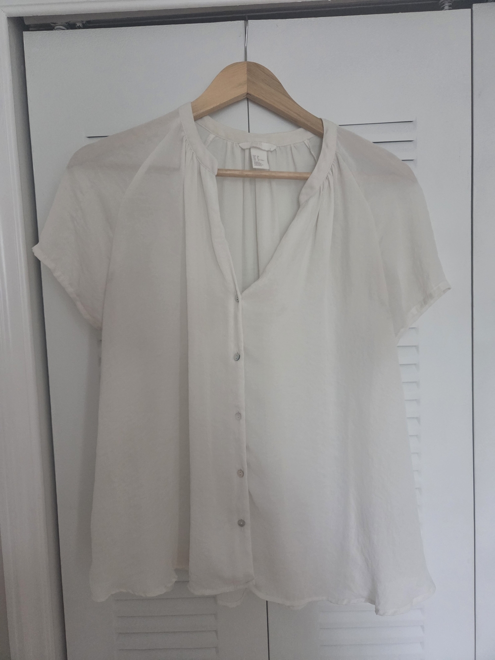 H&M White V-Neck Button-Front Short Sleeve Blouse